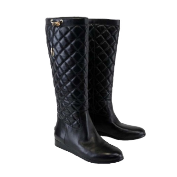 MICHAEL KORS Quilted Lizzie Boots in Black.
Size 6.5.
Pristine Condition. - Picture 2 of 5